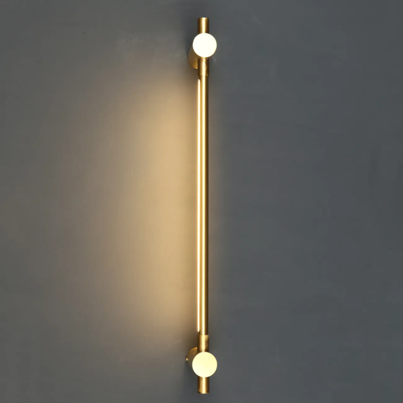 Серия настенных светодиодных светильников с вытянутым трубчатым корпусом из настоящей и черненой латуни JARED H60 Black Серия настенных светодиодных светильников с вытянутым трубчатым корпусом из настоящей и черненой латуни JARED H60 Black