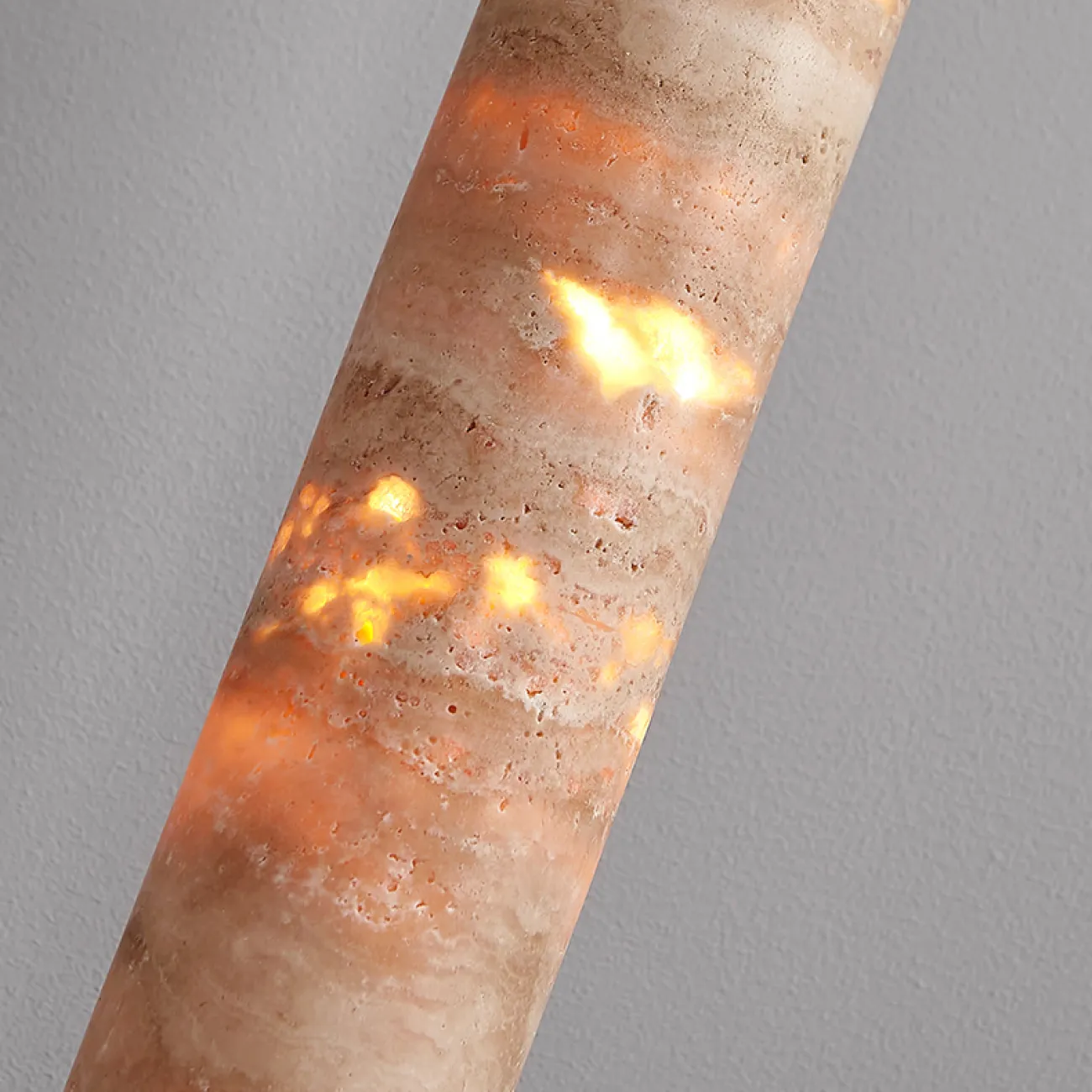 Готовая комбинация подвесных светильников c цилиндрическим корпусом из желтого камня травертина EGBERT COMBO A L2 Планка