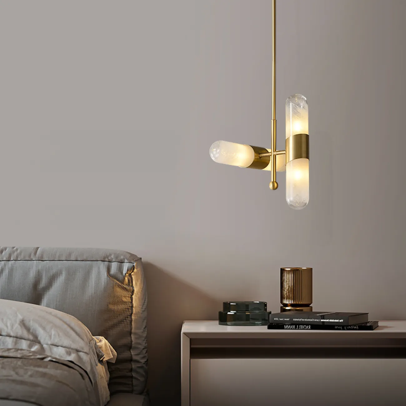 Готовая комбинация светильников c разнонаправленными цилиндрическими плафонами из белого стекла с эффектом льда LIESEL COMBO L4