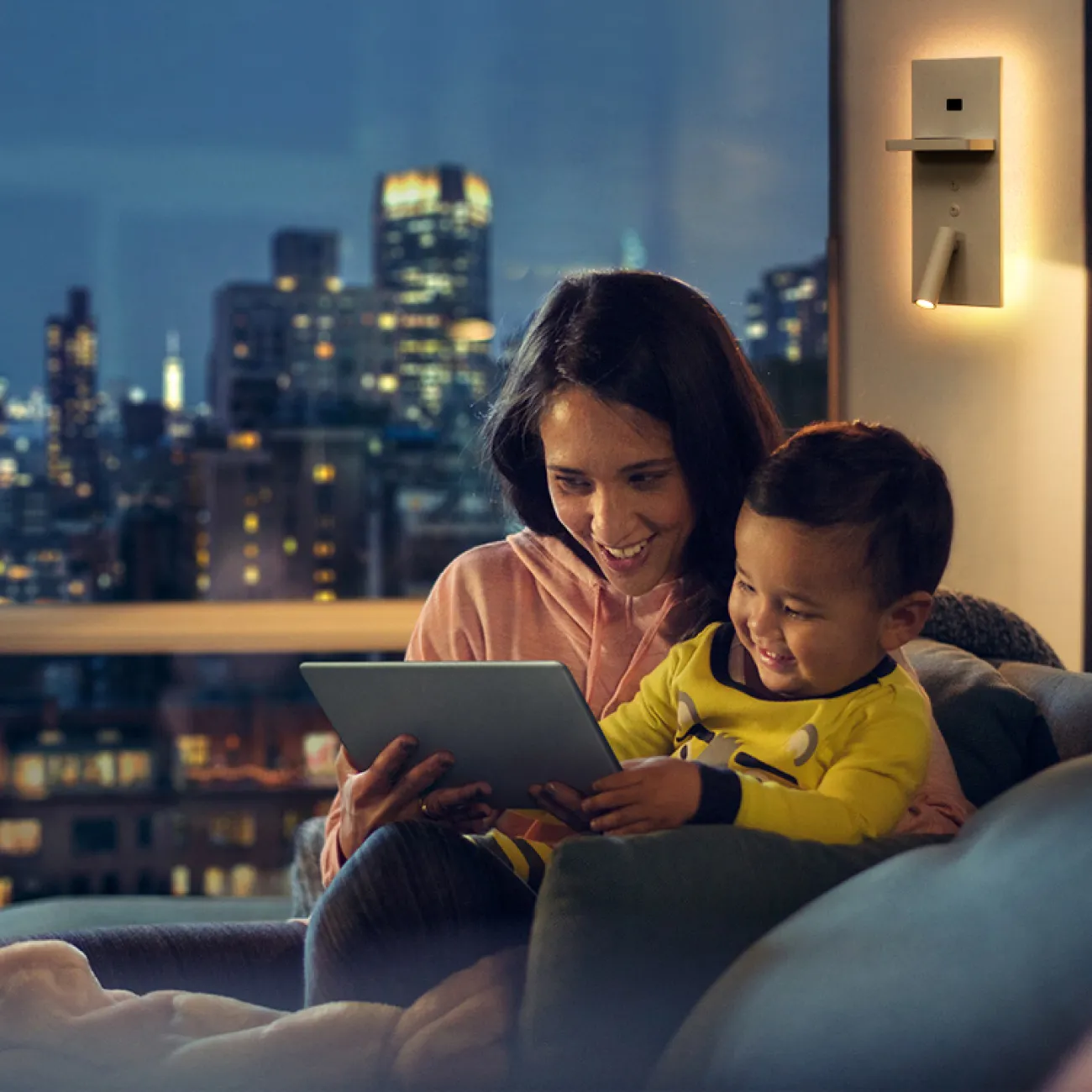 Настенный светодиодный светильник с цилиндрическим плафоном на прямоугольном основании с контурной подсветкой GENIUS B Black