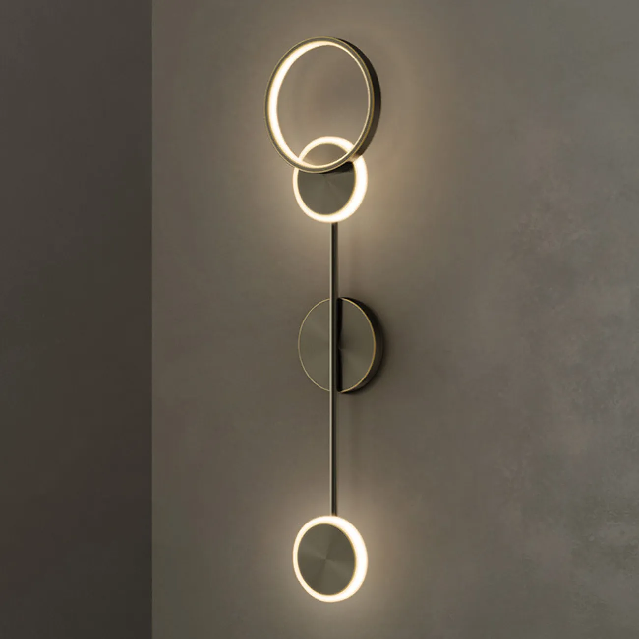 Настенный светильник в виде композиции из двух дисков и кольца с внешним и внутренним led-свечением AMBER Black