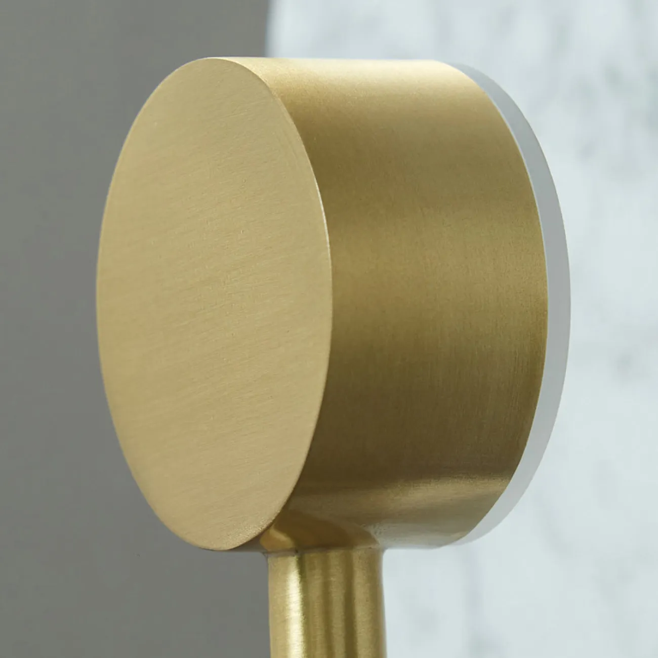 Серия настенных светодиодных светильников с точечным источником на дисковидном основании из мрамора HOLSTEN Green