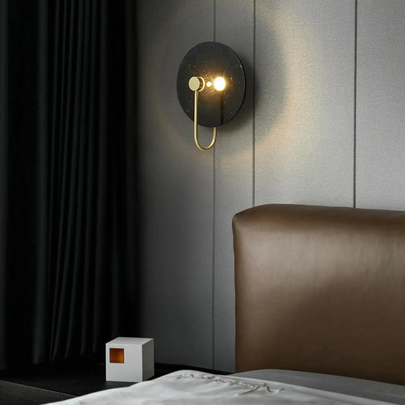 Серия настенных светодиодных светильников с точечным источником на дисковидном основании из мрамора HOLSTEN Green