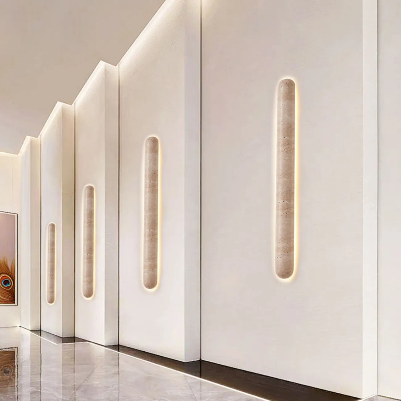 Серия настенных светодиодных светильников с вытянутым цилиндрическим корпусом из желтого камня травертина CASTIEL L35