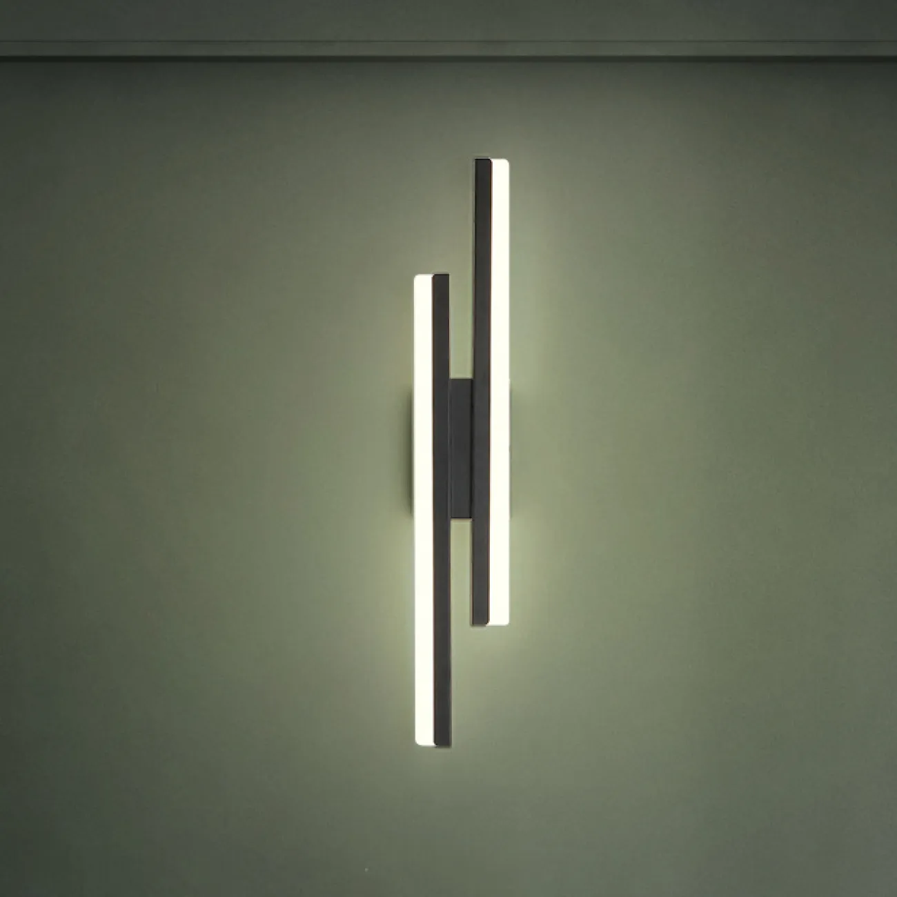 Настенный светодиодный светильник с двумя разноуровневыми прямоугольными плафонами на черном разделительном креплении FEBE Трехцветный свет от ImperiumLoft