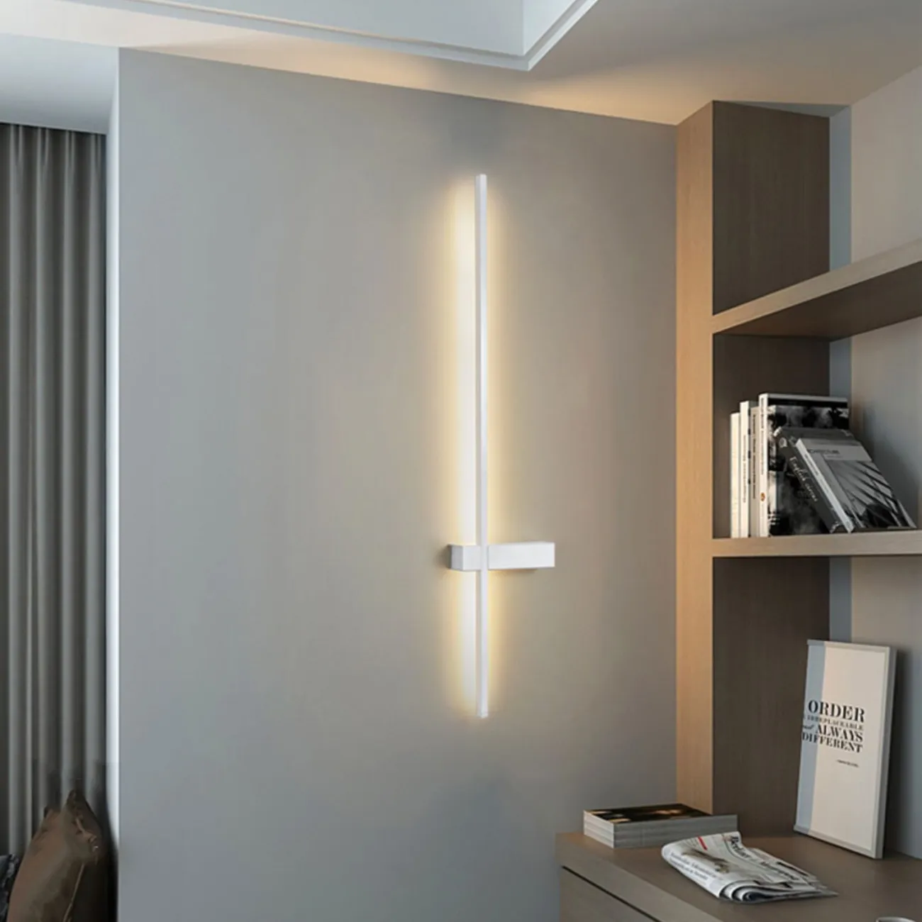 Серия настенных светильников в минималистичном стиле в виде вытянутой прямоугольной стойки с LED-подсветкой GIA COLOR Black