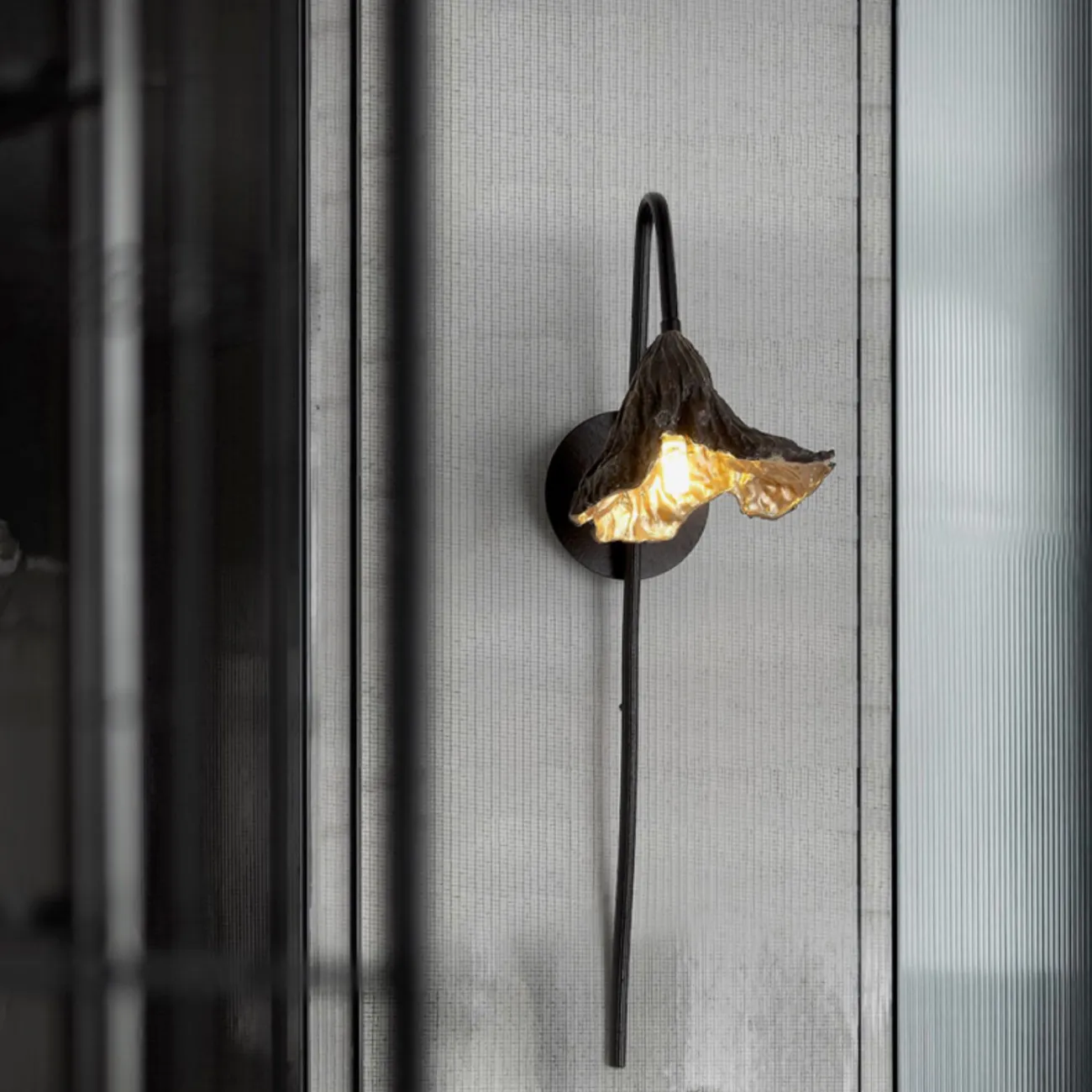 Серия настенных светильников с плафоном в виде высушенного цветка с внутренней отделкой под золото LILIAN WALL A Серия настенных светильников с плафоном в виде высушенного цветка с внутренней отделкой под золото LILIAN WALL A