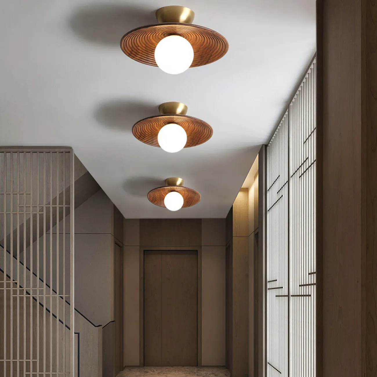 Настенный светильник со стеклянным шарообразным плафоном на рельефной чашеобразной основе из дерева KEDAR