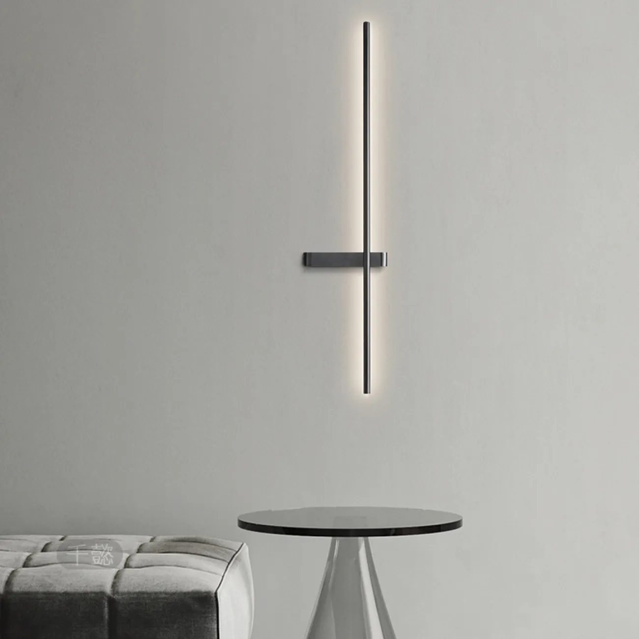 Серия парных настенных светильников в виде светящегося стержня из настоящей и черненой латуни GIA PAIR H60 Left Black