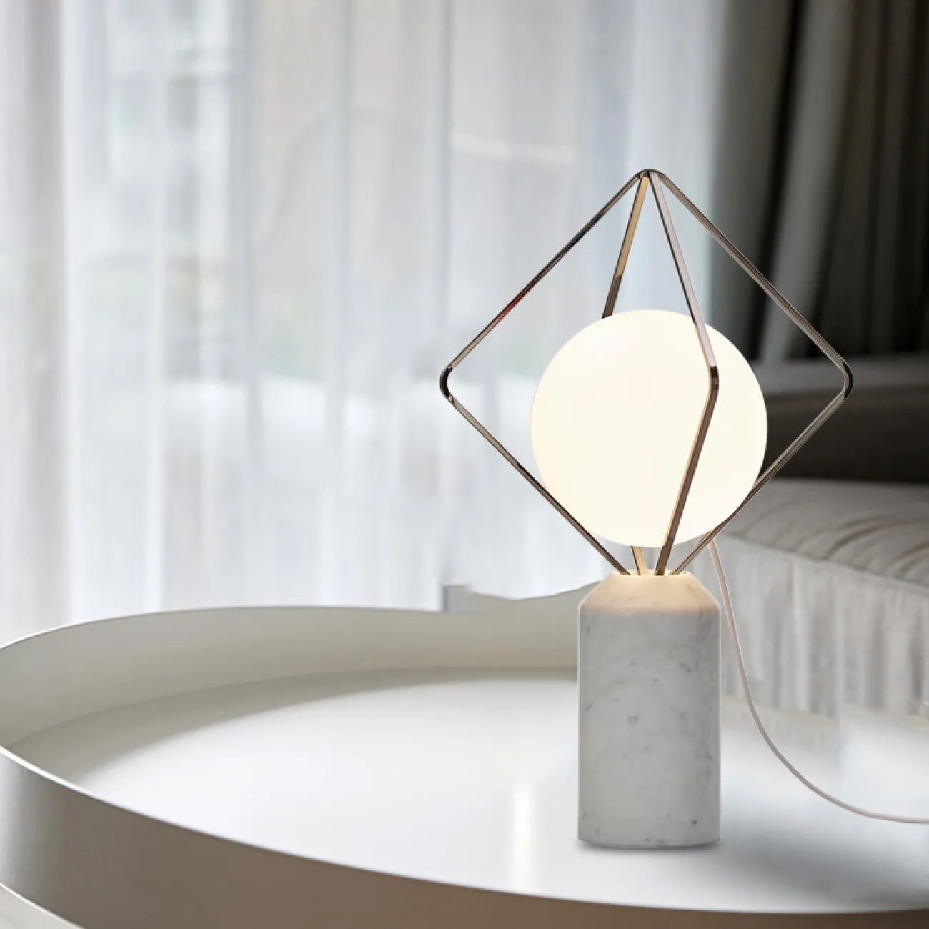 Настольная лампа в форме кристалла ADAMAS TAB от ImperiumLoft