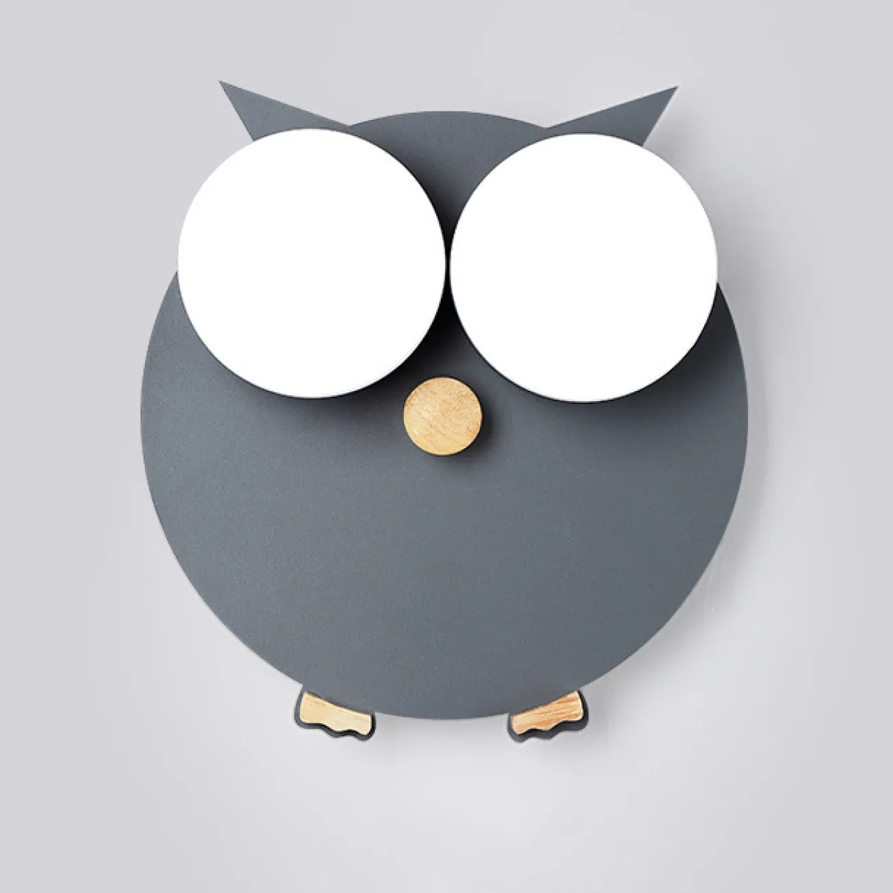 Настенный светодиодный светильник в виде совы с деревянными элементами и шаровидными матовыми плафонами ZOO Настенный светодиодный светильник в виде совы с деревянными элементами и шаровидными матовыми плафонами ZOO