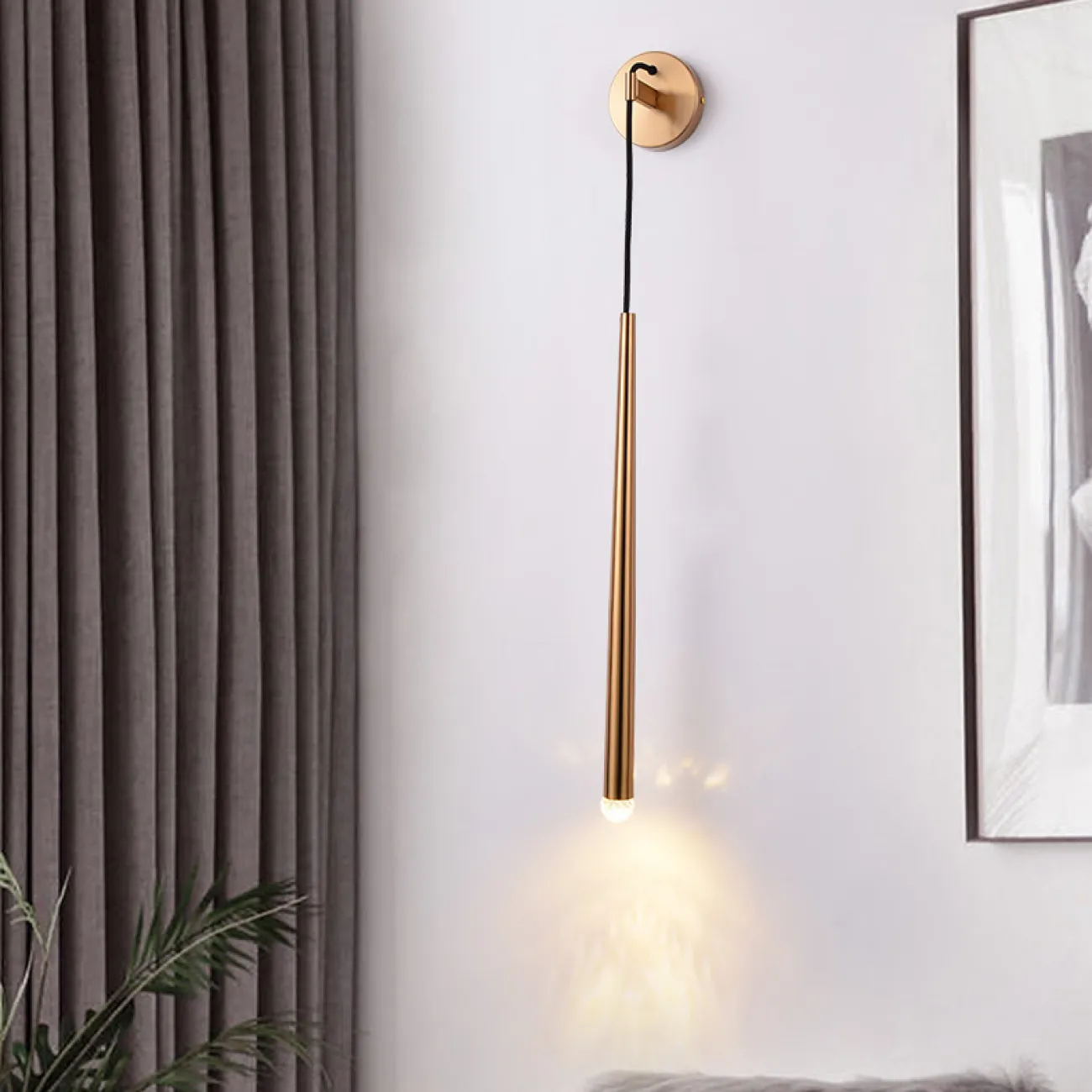 Серия настенных светодиодных светильников с плафоном удлиненной конической формы и декором в виде хрустального камня MAGRIT LUX WALL H50