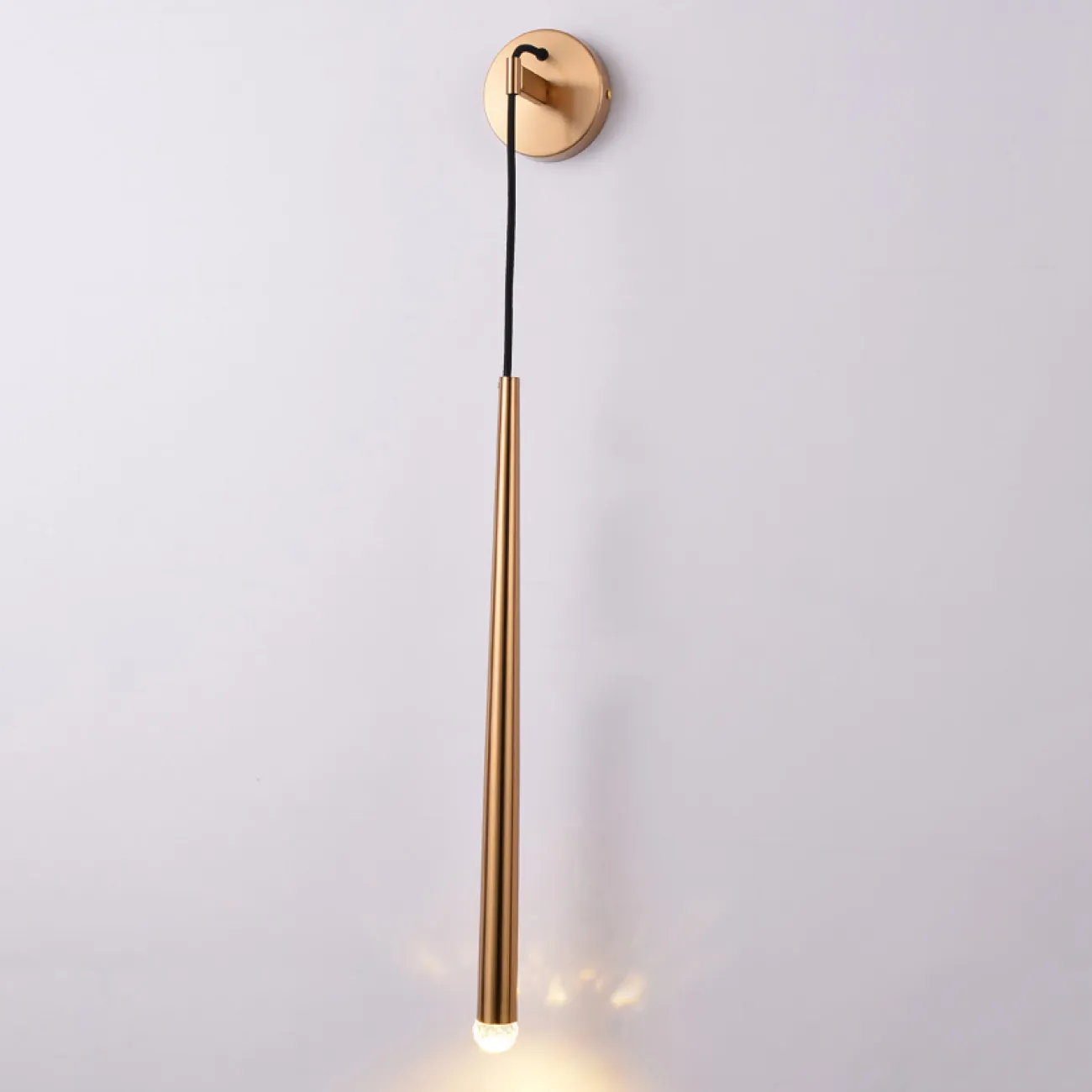 Серия настенных светодиодных светильников с плафоном удлиненной конической формы и декором в виде хрустального камня MAGRIT LUX WALL H50