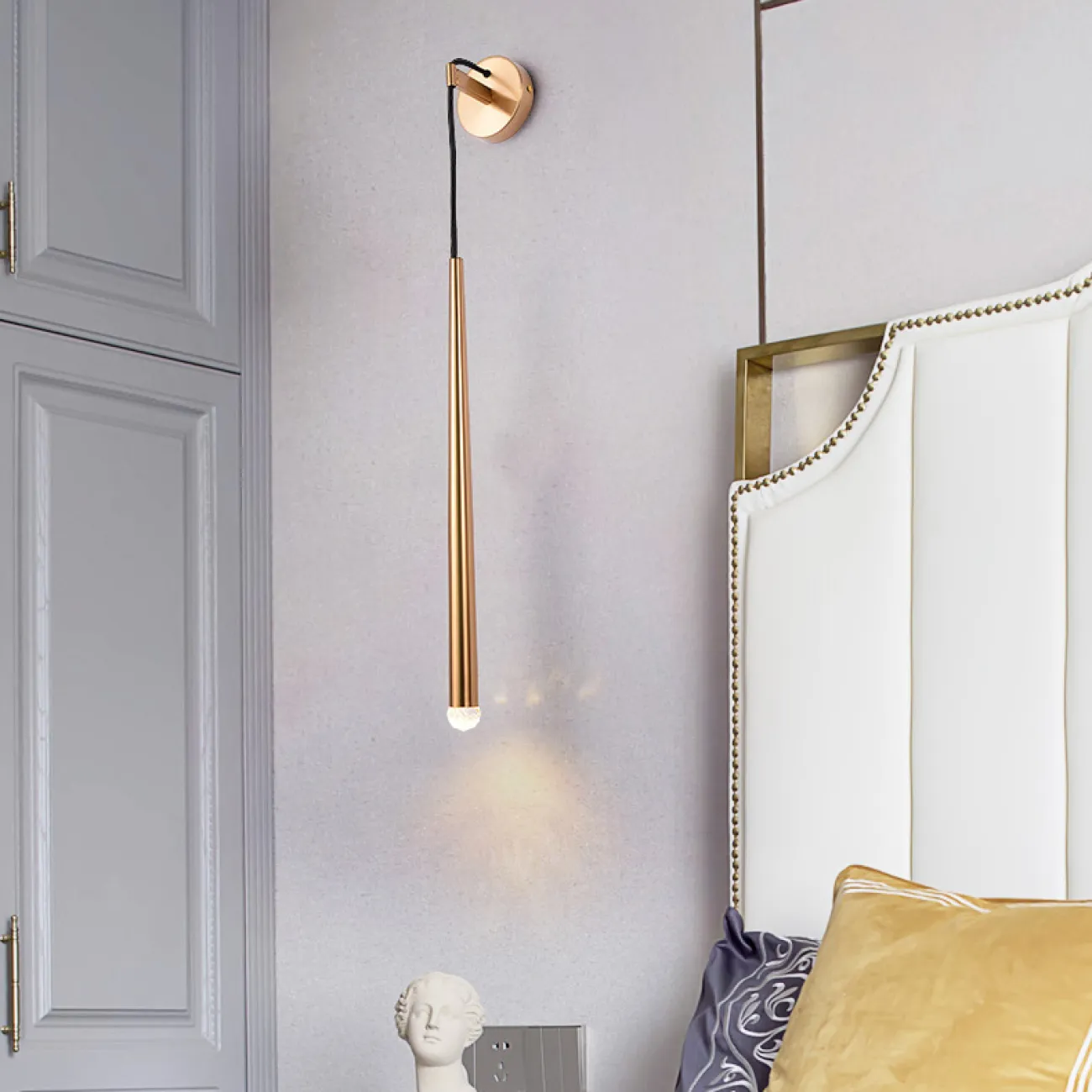 Серия настенных светодиодных светильников с плафоном удлиненной конической формы и декором в виде хрустального камня MAGRIT LUX WALL H50