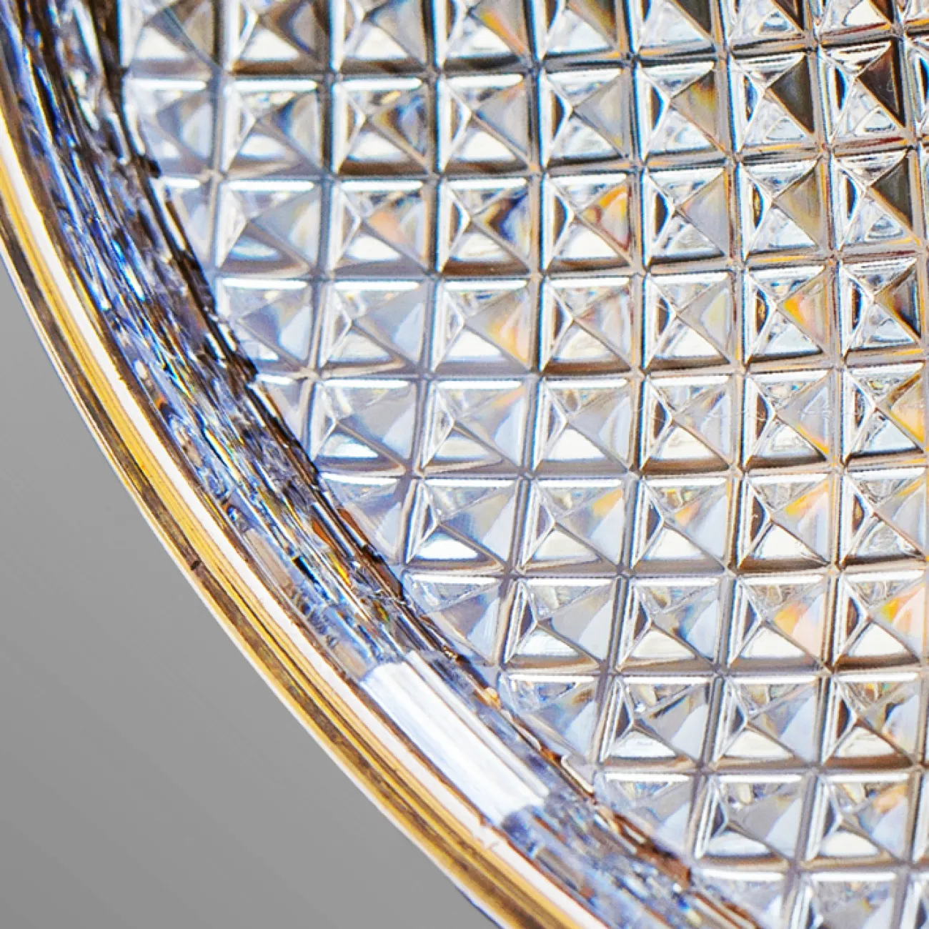 Готовая комбинация подвесных светодиодных светильников с тройным рассеивателем в цвете глянцевой латуни SKOLD TRIO