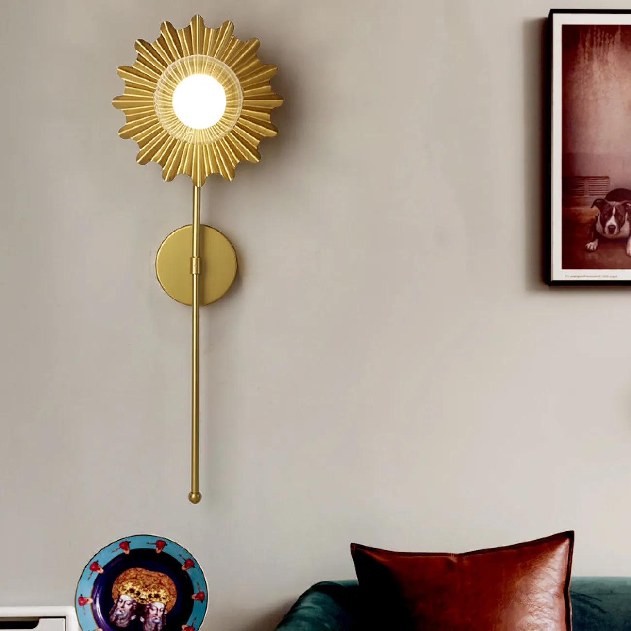 Настенный светильник с шарообразным стеклянным плафоном и дисковидным рельефным рассеивателем, стилизованным под цветок SUNNY Настенный светильник с шарообразным стеклянным плафоном и дисковидным рельефным рассеивателем, стилизованным под цветок SUNNY