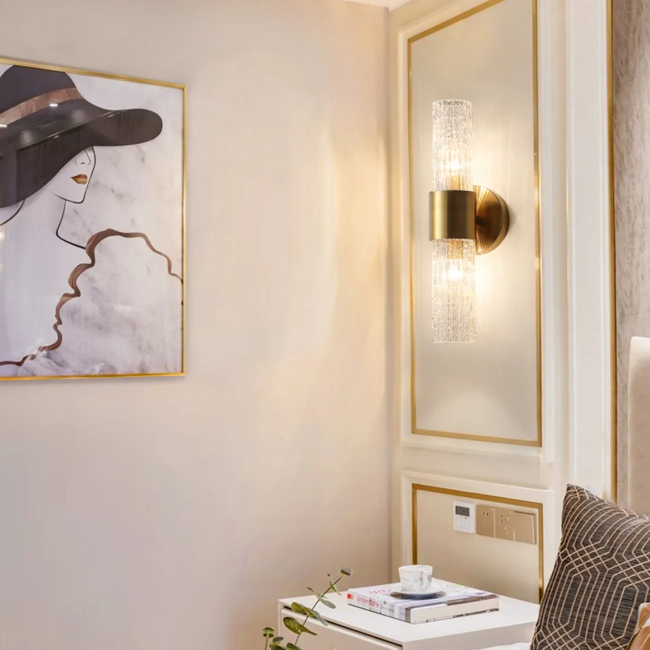 Серия настенных светильников с цилиндрическими плафонами из кракелированного стекла IRAIDA L1