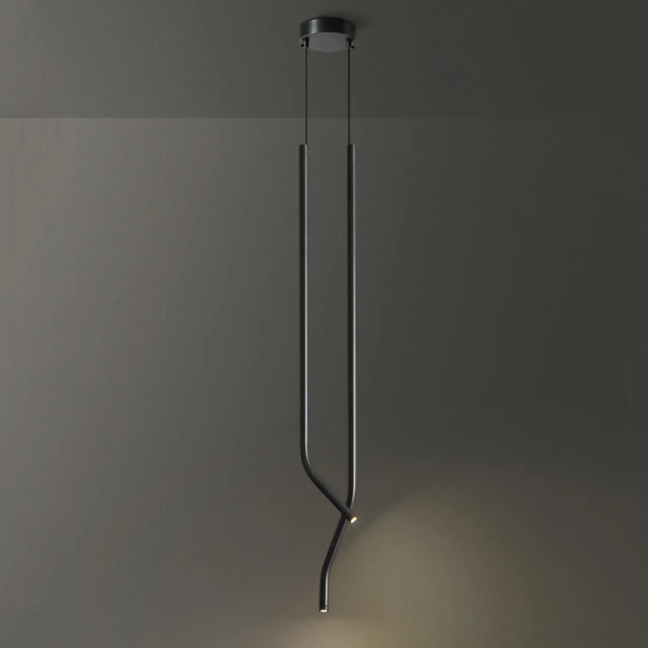 Готовая комбинация подвесных светодиодных светильников с изогнутым трубчатым корпусом из латуни ZAKRIS DUO Black