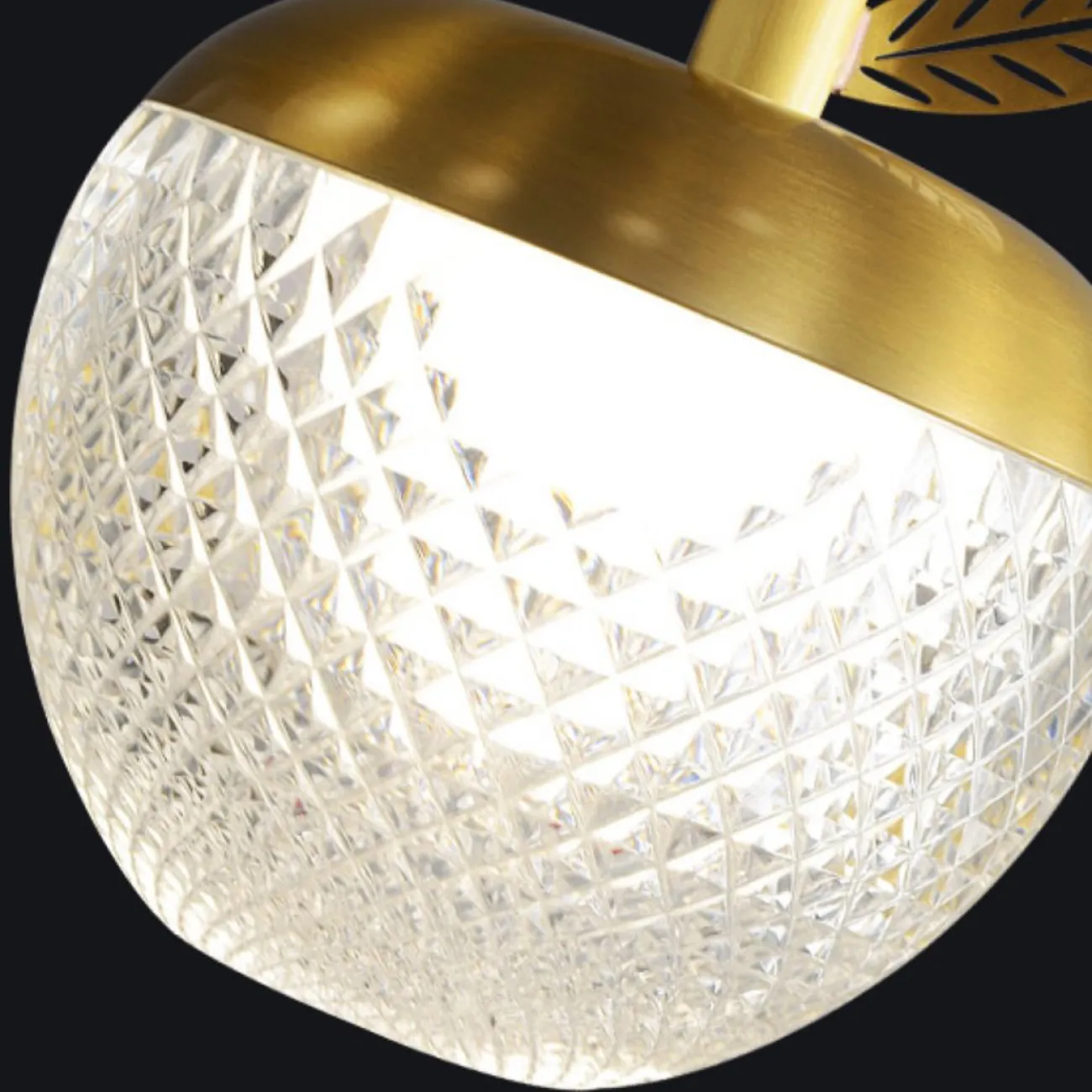 Готовая комбинация подвесных светодиодных светильников c шарообразными рельефными плафонами, стилизованными под ягоды с латунными листьями JUNONA COMBO D85 Готовая комбинация подвесных светодиодных светильников c шарообразными рельефными плафонами, стилизованными под ягоды с латунными листьями JUNONA COMBO D85