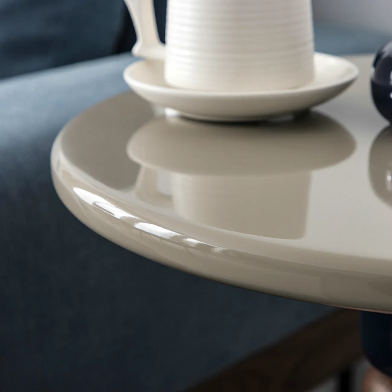 Дизайнерский журнальный столик LaLume-AP00275