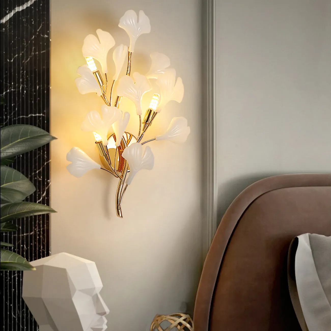 Серия настенных светильников на ветвистом каркасе с белыми и латунными рассеивателями с природными мотивами JULIETTA B WALL L35 Серия настенных светильников на ветвистом каркасе с белыми и латунными рассеивателями с природными мотивами JULIETTA B WALL L35