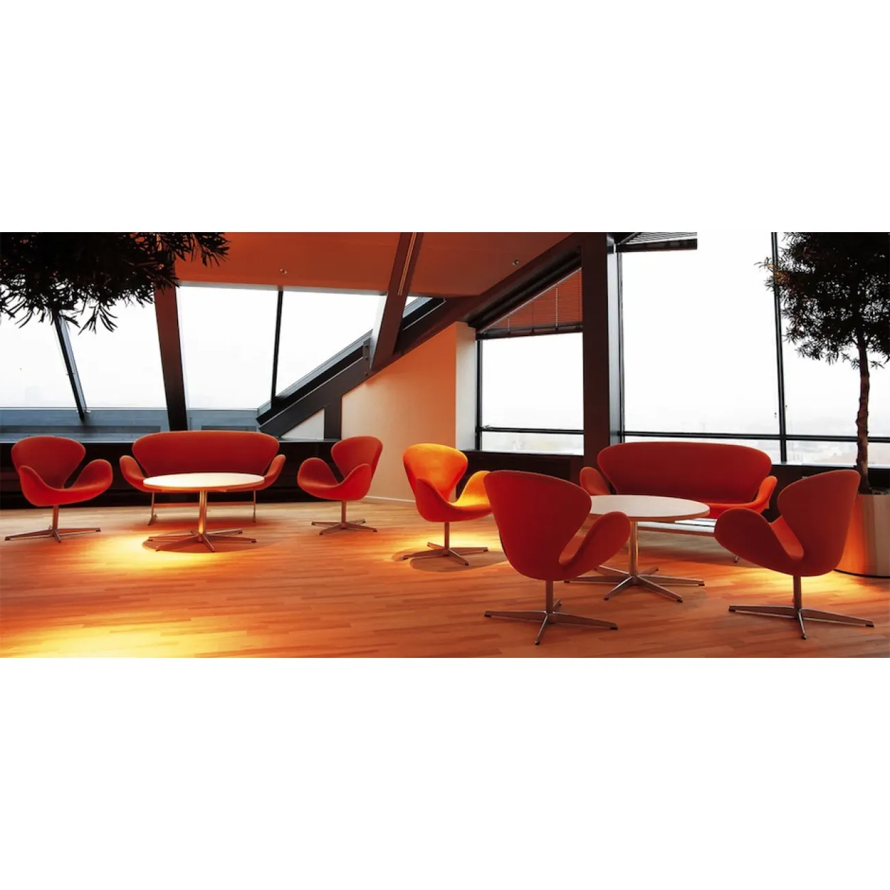 Кресло Swan designed by Arne Jacobsen		 in 1958 от LaLume