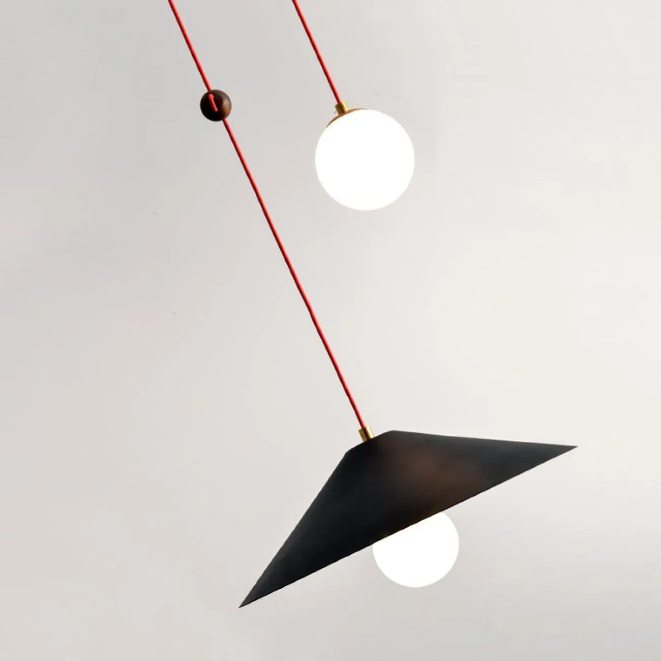 Подвесной светильник OFFSET Черный с красным проводом от ImperiumLoft