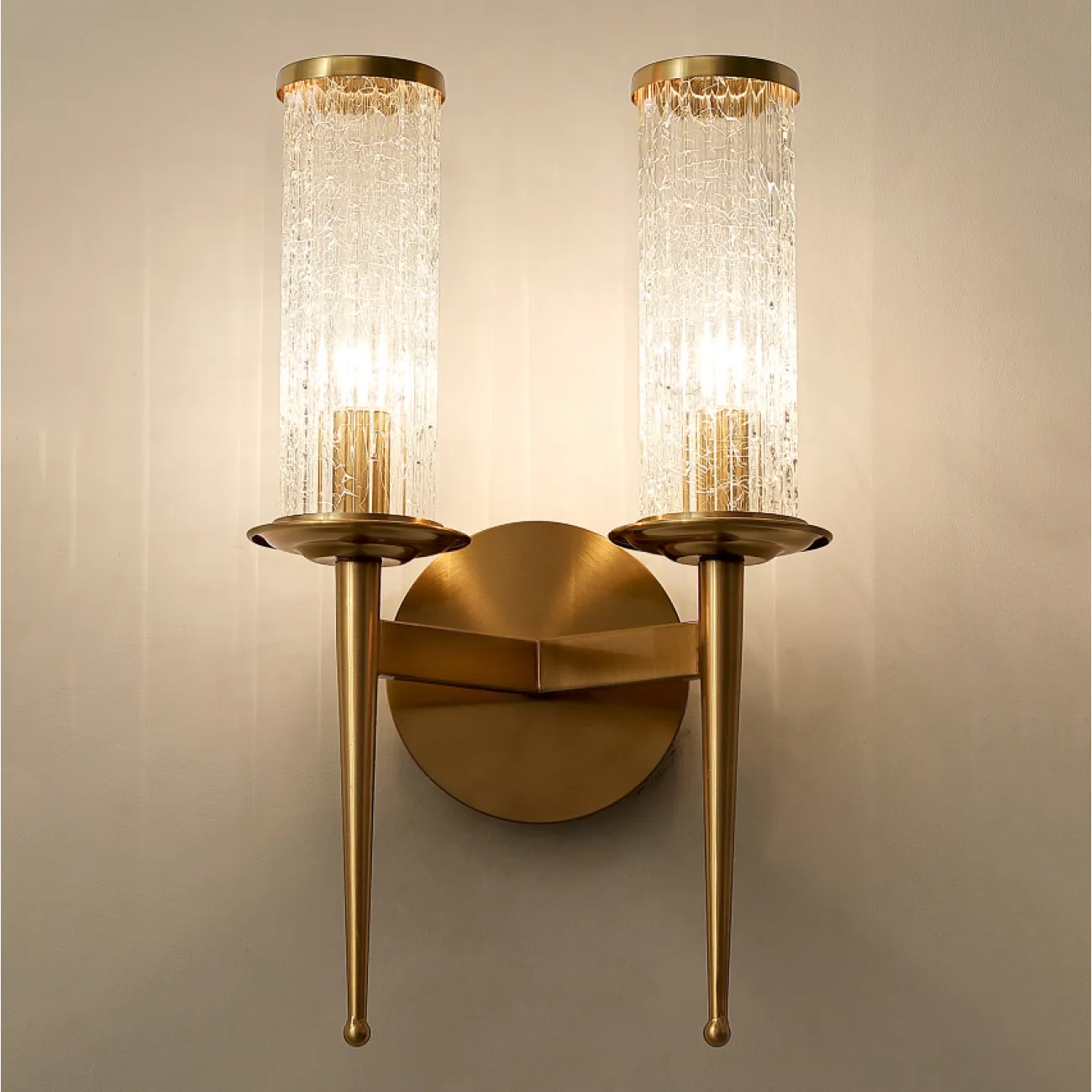 Серия настенных светильников с цилиндрическими плафонами из кракелированного стекла на конических рожках IRAIDA B L2