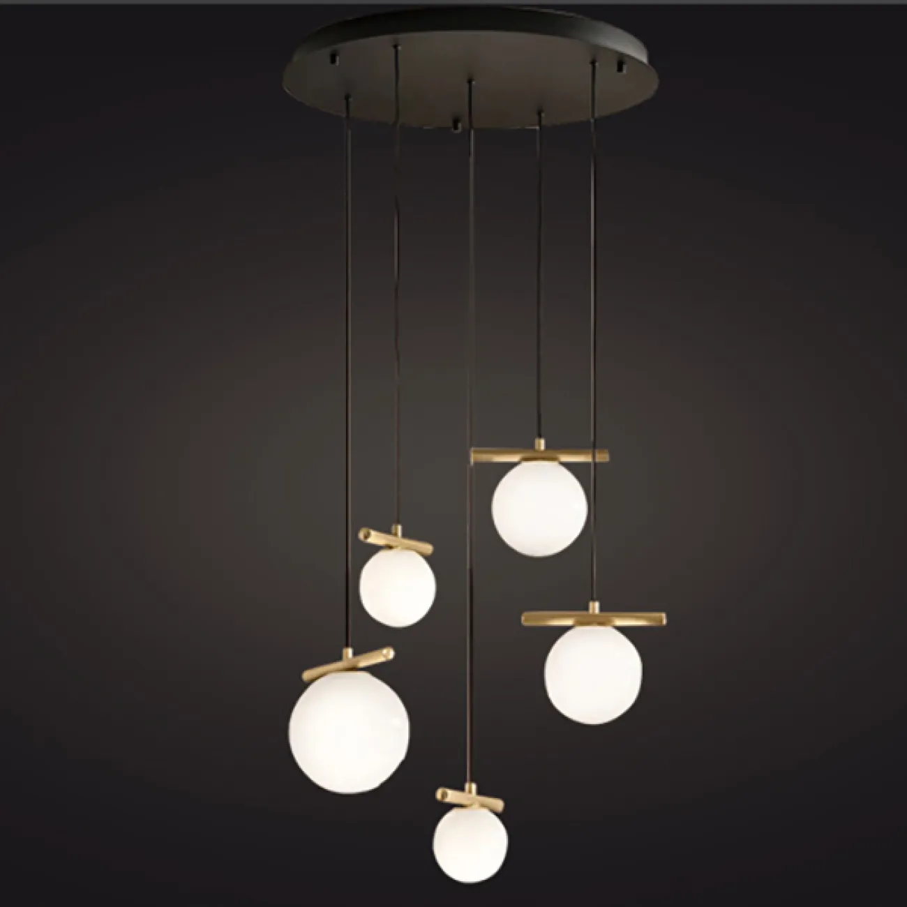 Готовая комбинация подвесных светильников c шарообразными стеклянными плафонами на металлических рейках KIRAN COMBO