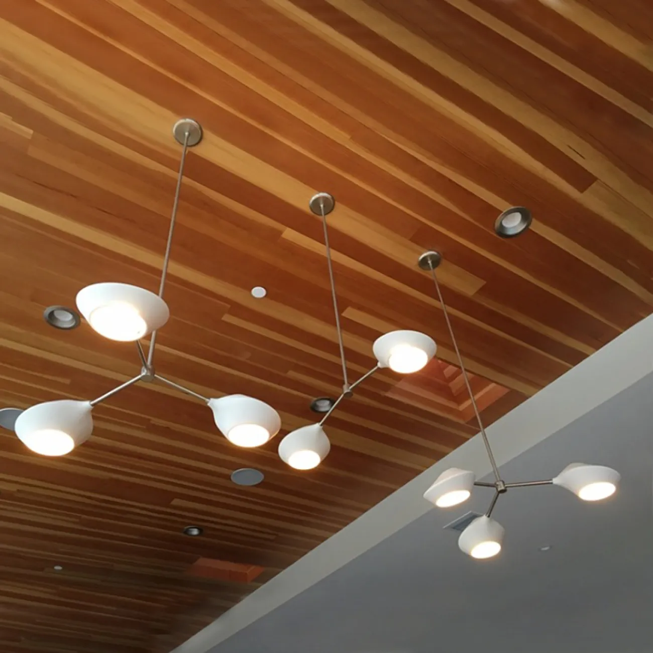 Люстра на штанге LANT D95 4 lamps White от ImperiumLoft