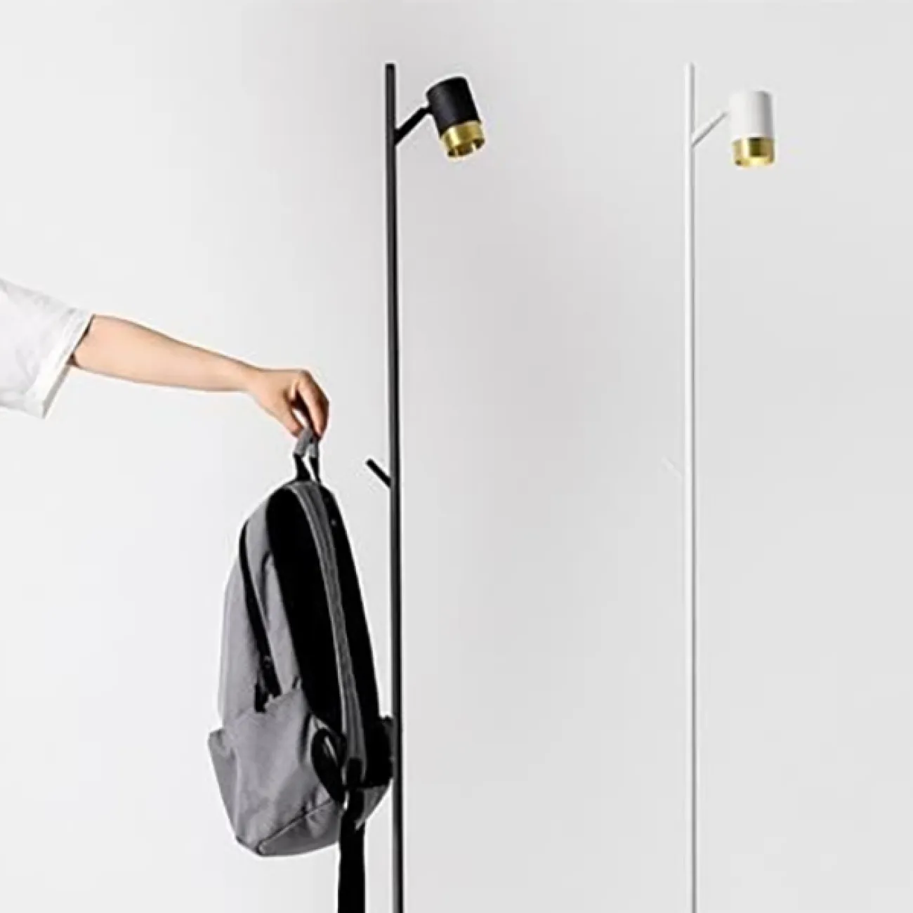 Торшер с цилиндрическим плафоном с золотой окантовкой и основанием из дерева SPICE FL Black