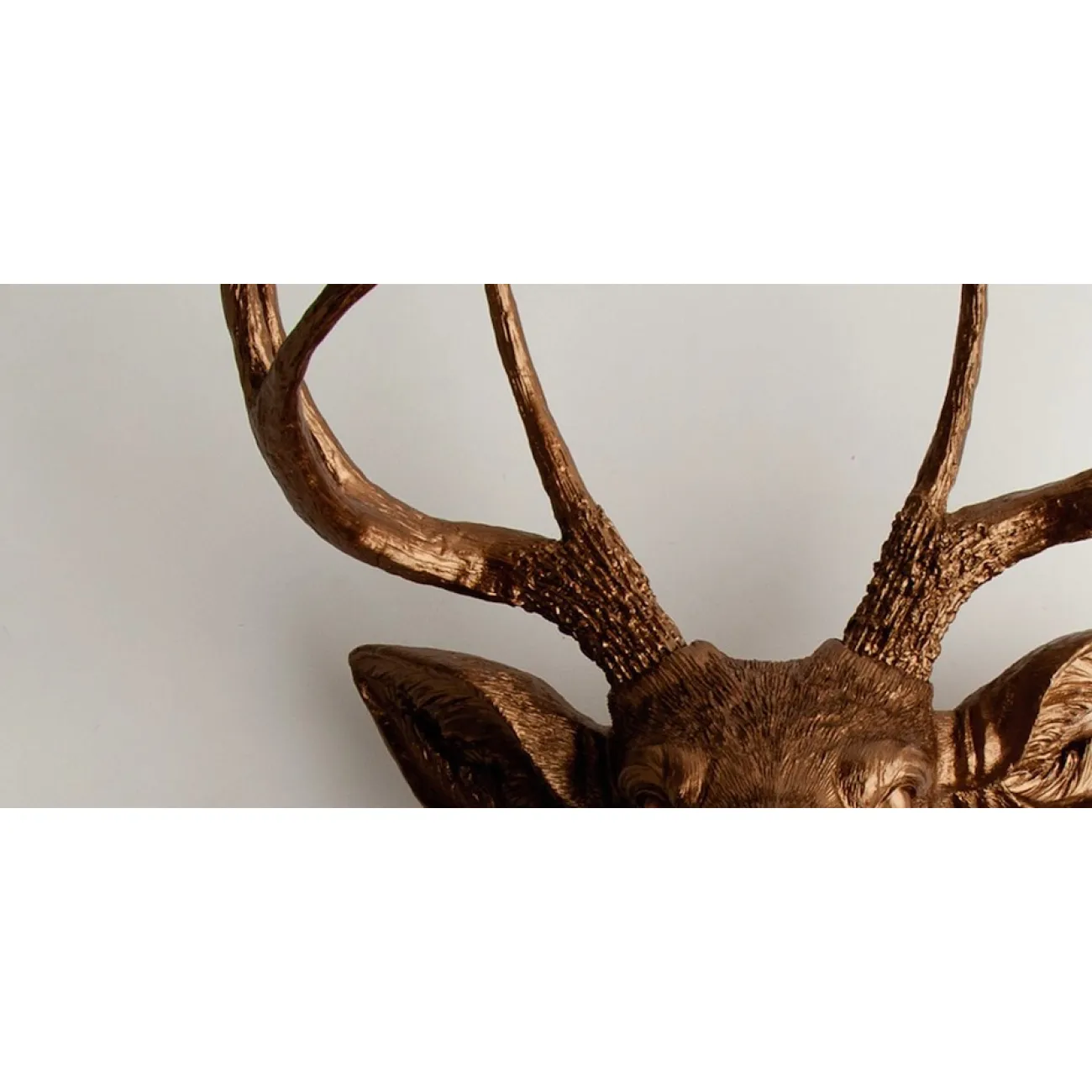 Голова оленя - Бронзовая с бронзовыми рогами от LaLume Голова оленя - Бронзовая с бронзовыми рогами от LaLume