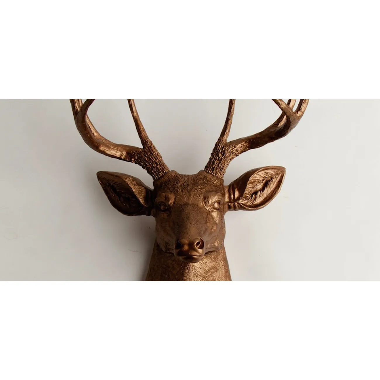 Голова оленя - Бронзовая с бронзовыми рогами от LaLume Голова оленя - Бронзовая с бронзовыми рогами от LaLume