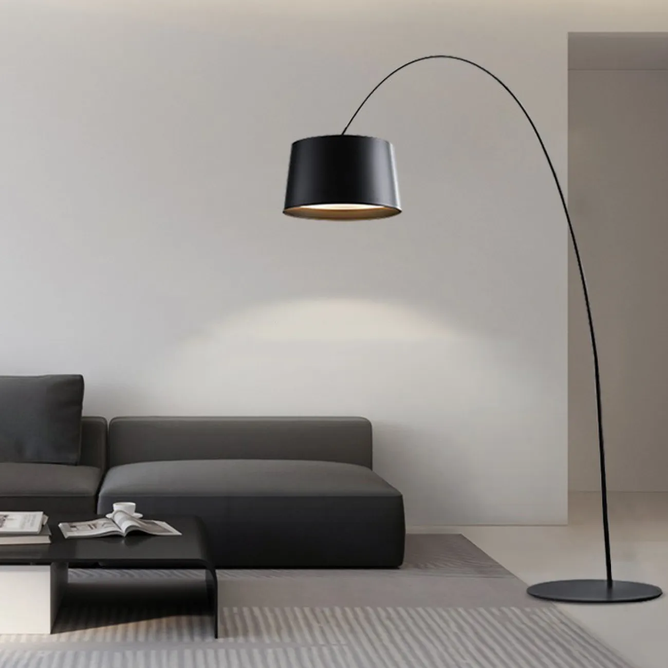 Напольный светильник с черным трапециевидным абажуром на изогнутой стойке с механизмом регулировки наклона SILVIAN
