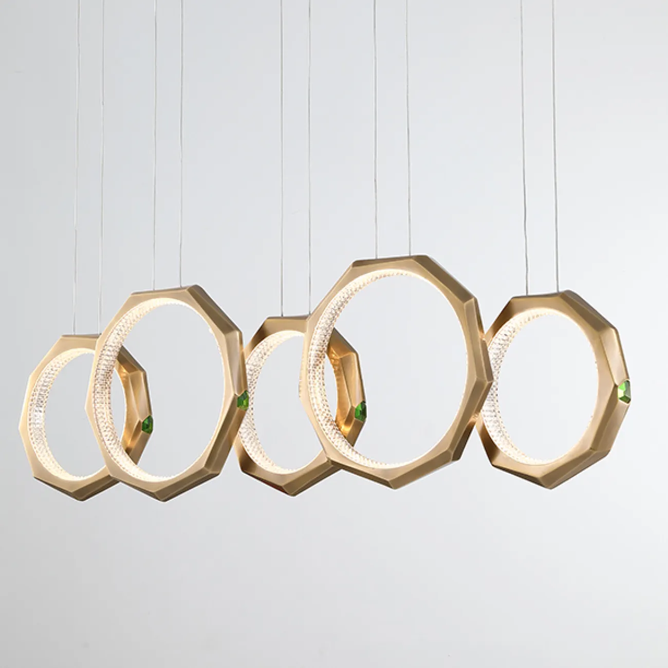 Готовая комбинация подвесных светильников с внутренней LED-подсветкой и декоративным стеклянным камнем на кольцевом корпусе NILSIGNE COMBO L123 Brown