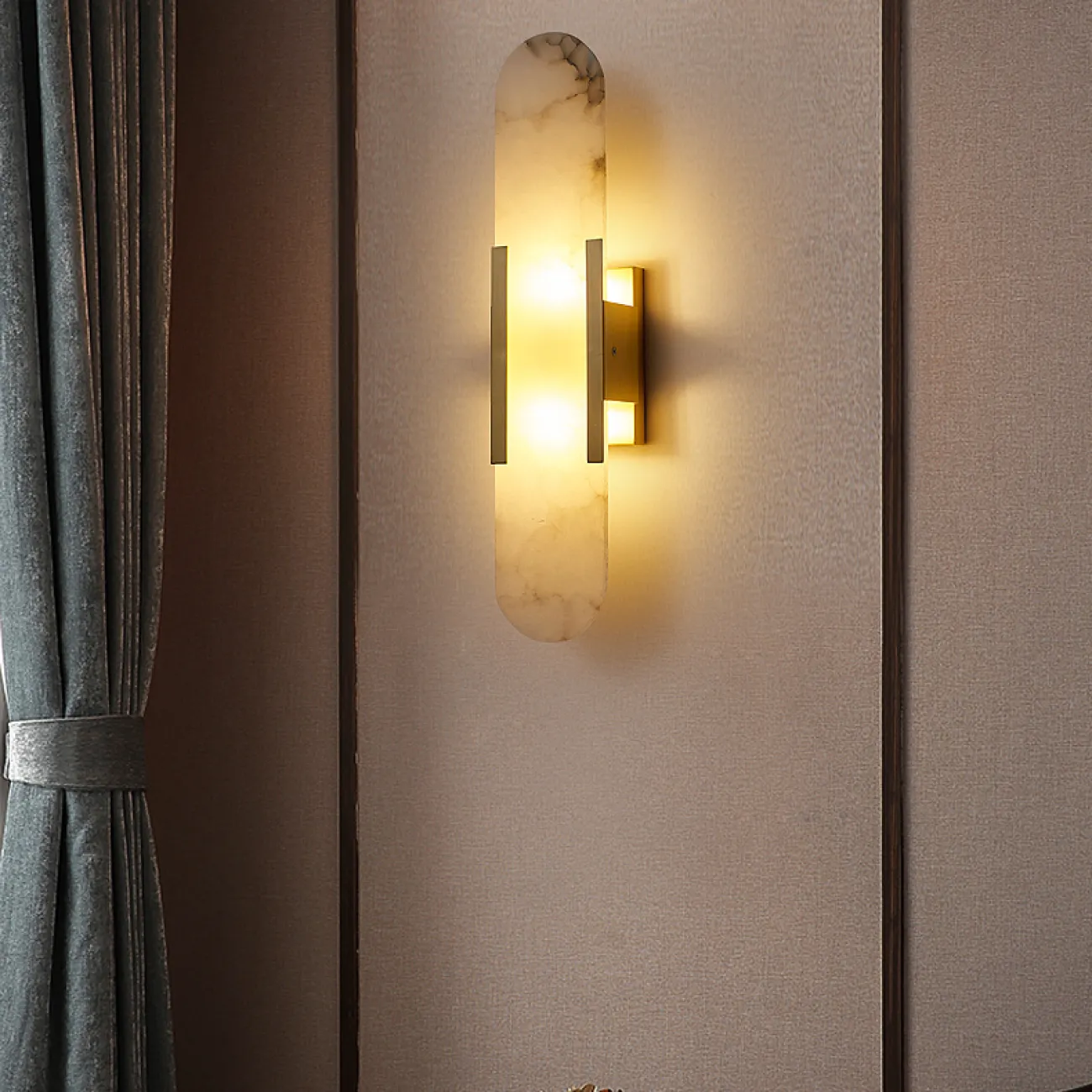 Настенный светильник с мраморным плафоном вытянутой цилиндрической формы THEME WALL H50