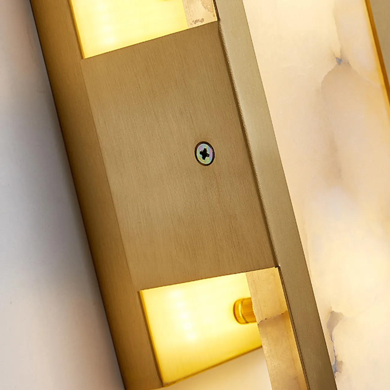 Настенный светильник с мраморным плафоном вытянутой цилиндрической формы THEME WALL H50