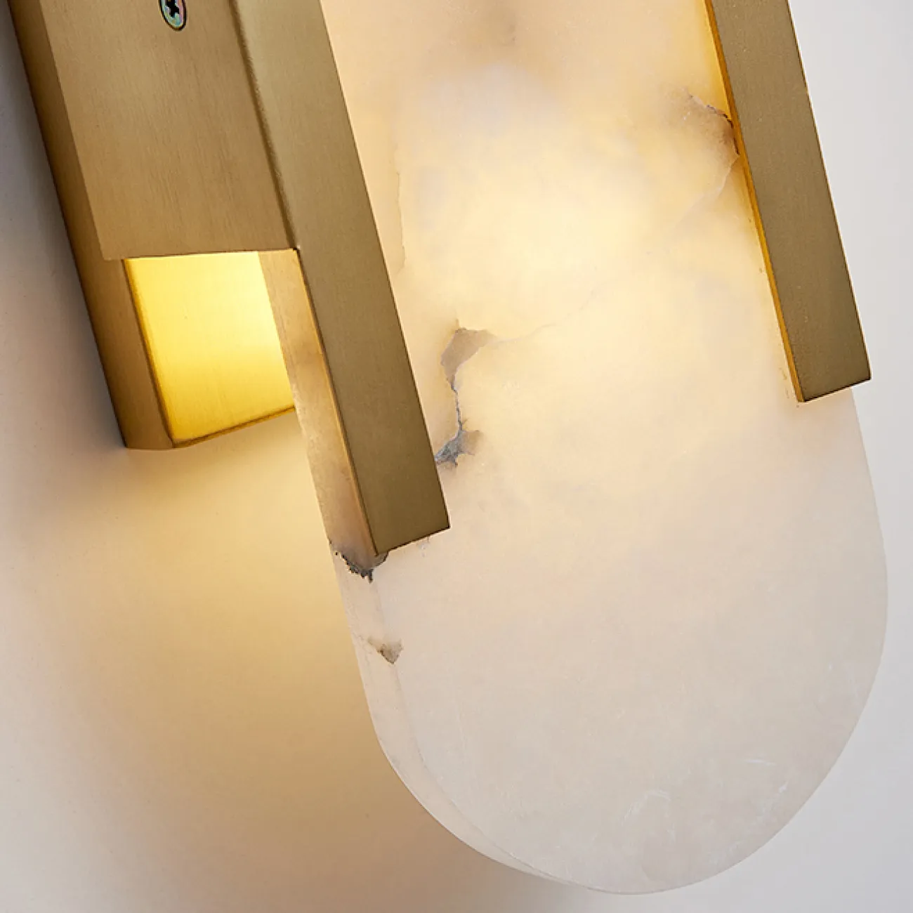 Настенный светильник с мраморным плафоном вытянутой цилиндрической формы THEME WALL H50