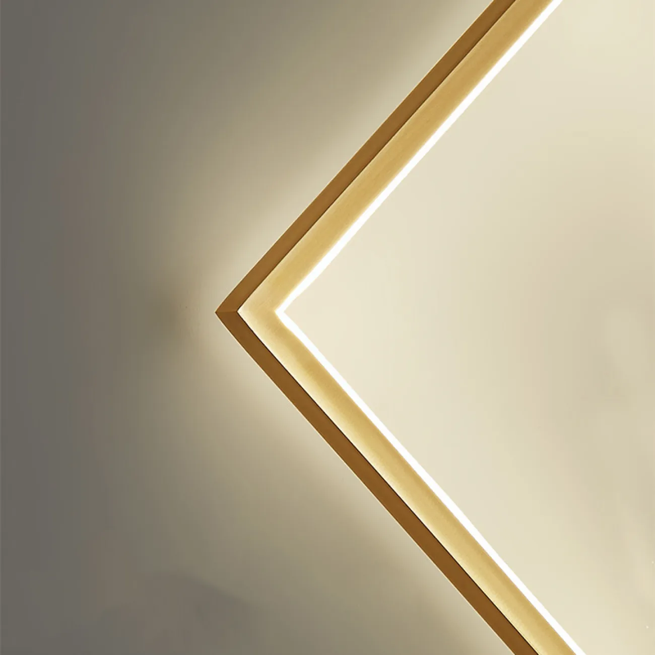 Серия настенных светодиодных светильников c декоративным диском на латунном корпусе геометрической формы WOLKE WIDE L28 Black Серия настенных светодиодных светильников c декоративным диском на латунном корпусе геометрической формы WOLKE WIDE L28 Black