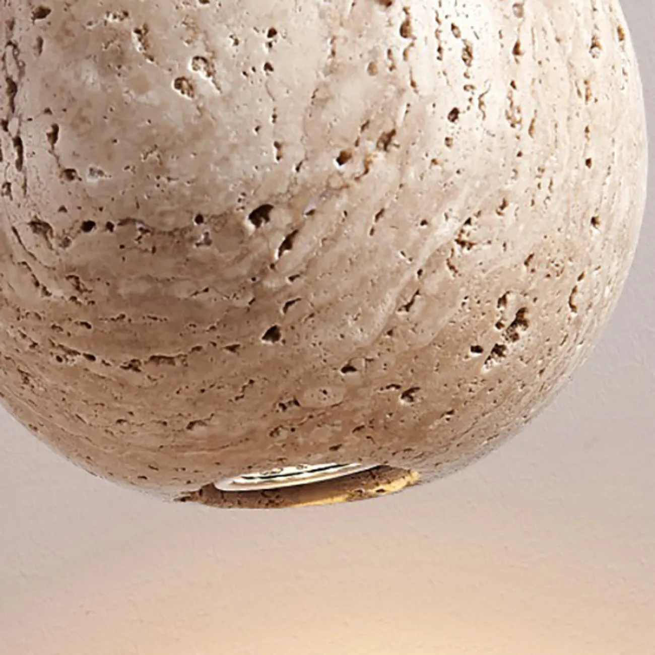 Готовая комбинация подвесных светильников с шарообразным корпусом из желтого камня травертина POVL COMBO D12