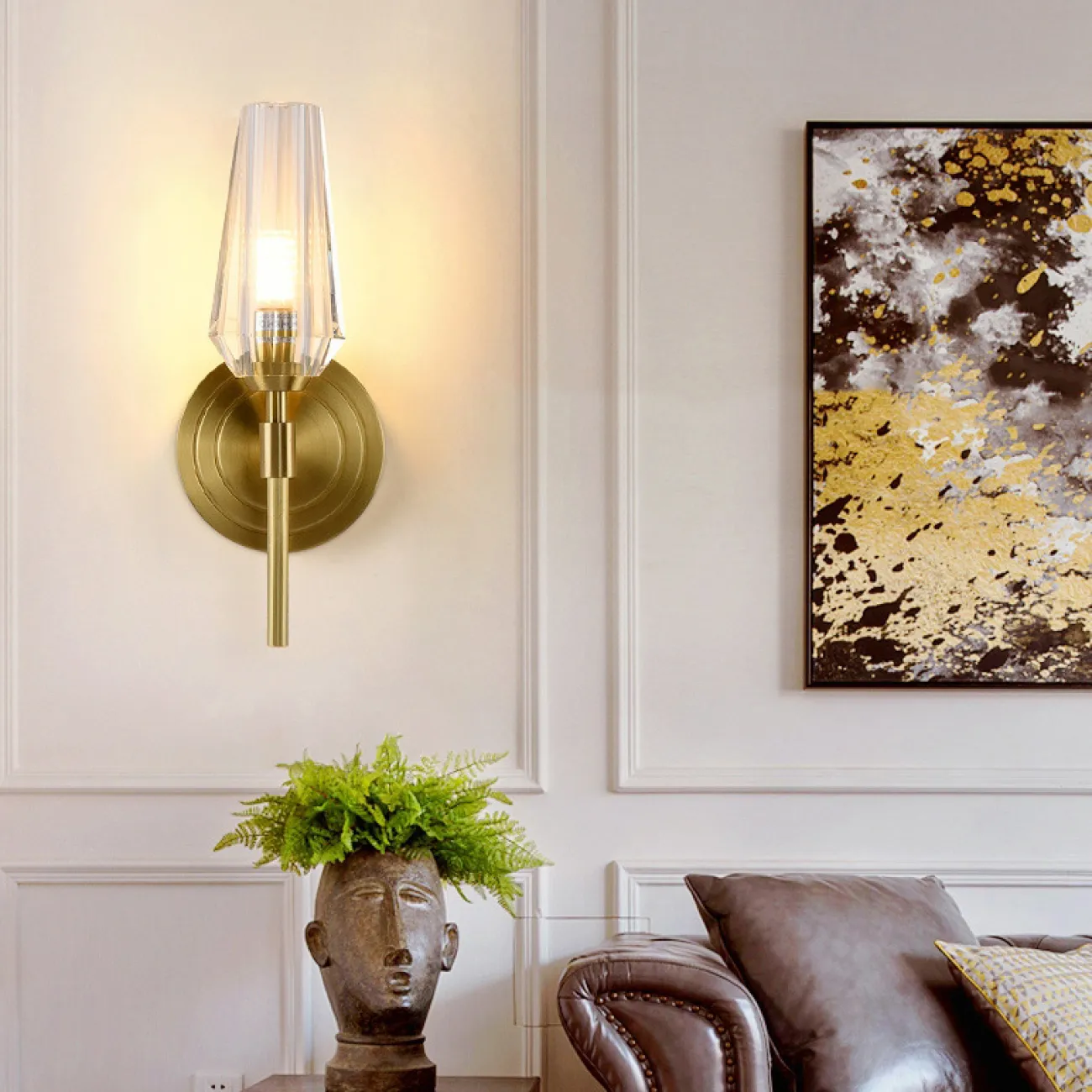 Настенный светильник с цилиндрическим плафоном из стекла на латунном кронштейне REIMA H30 Настенный светильник с цилиндрическим плафоном из стекла на латунном кронштейне REIMA H30