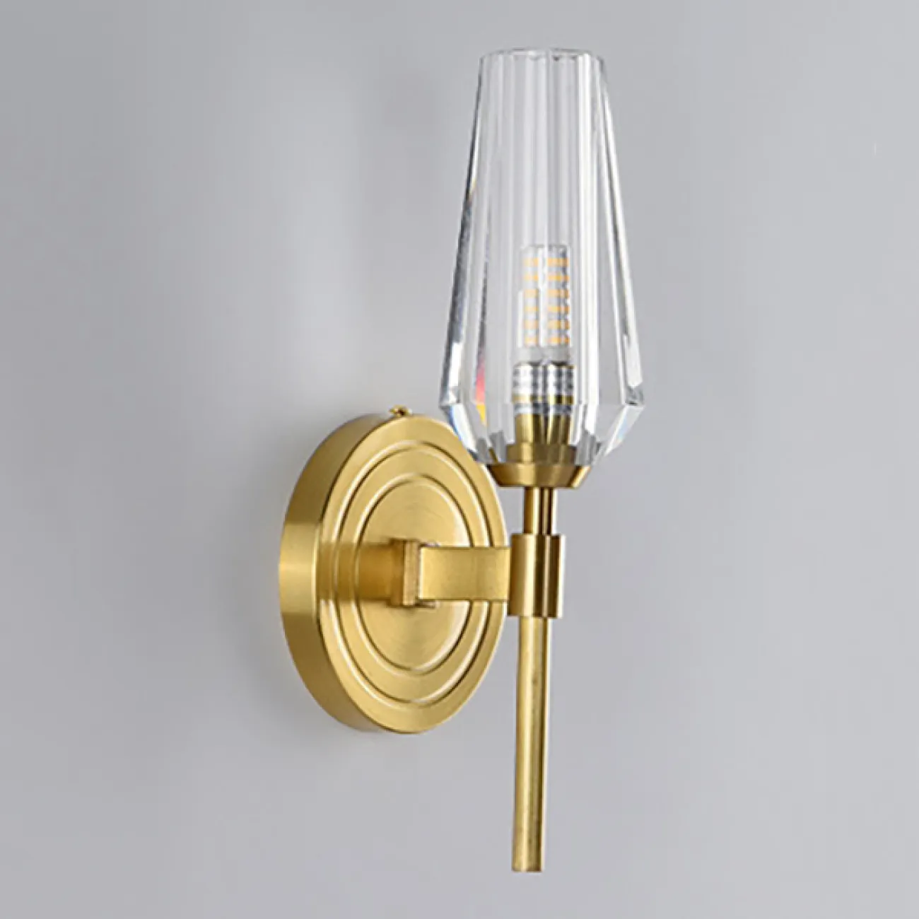 Настенный светильник с цилиндрическим плафоном из стекла на латунном кронштейне REIMA H30 Настенный светильник с цилиндрическим плафоном из стекла на латунном кронштейне REIMA H30