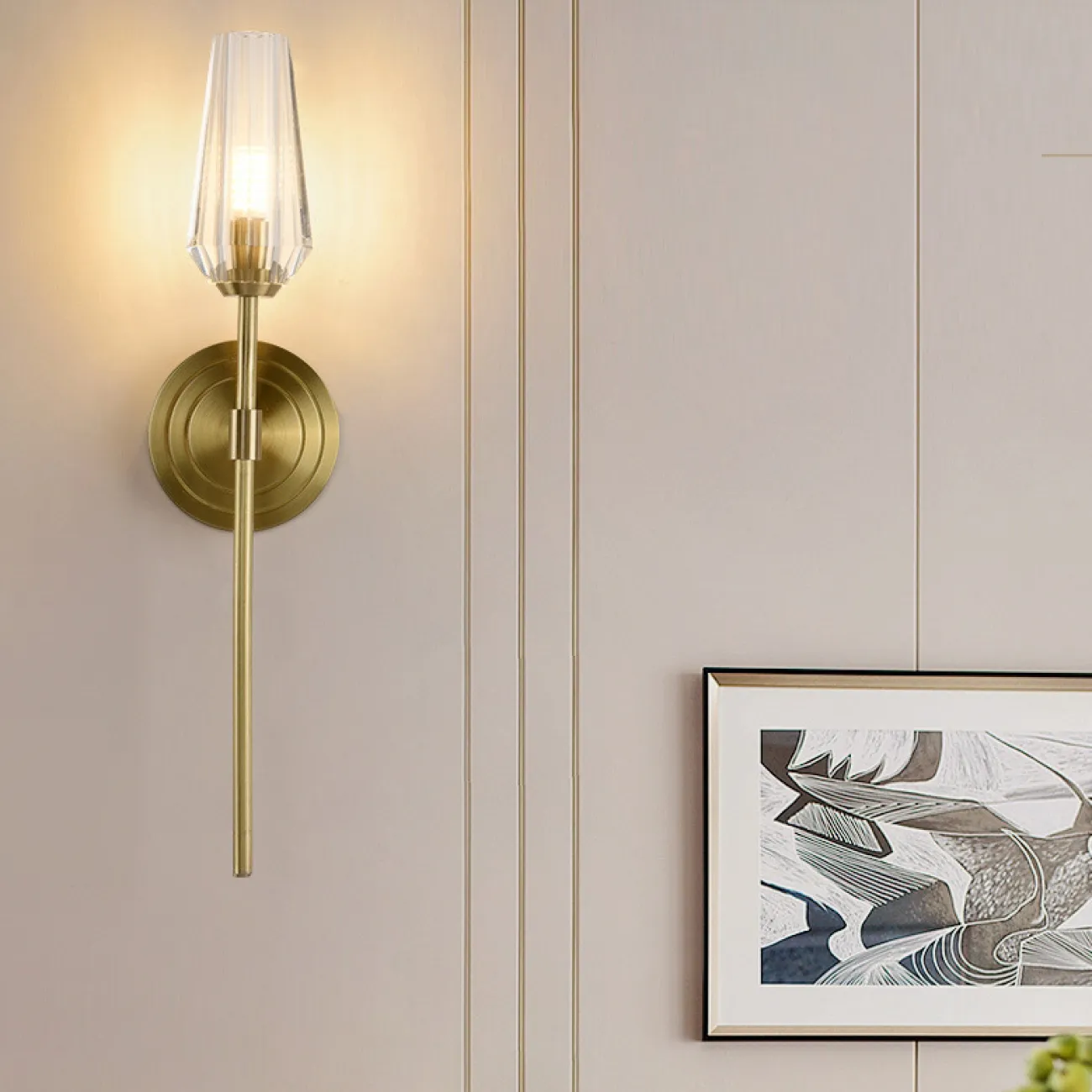 Настенный светильник с цилиндрическим плафоном из стекла на латунном кронштейне REIMA H30 Настенный светильник с цилиндрическим плафоном из стекла на латунном кронштейне REIMA H30