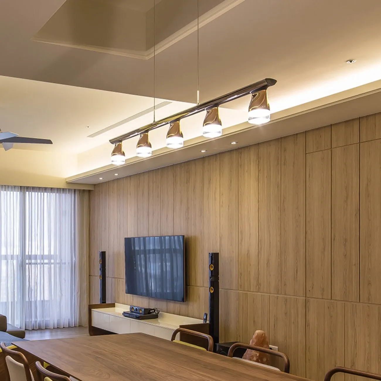 Светодиодный реечный подвесной светильник ALERT-LONG Светодиодный реечный подвесной светильник ALERT-LONG