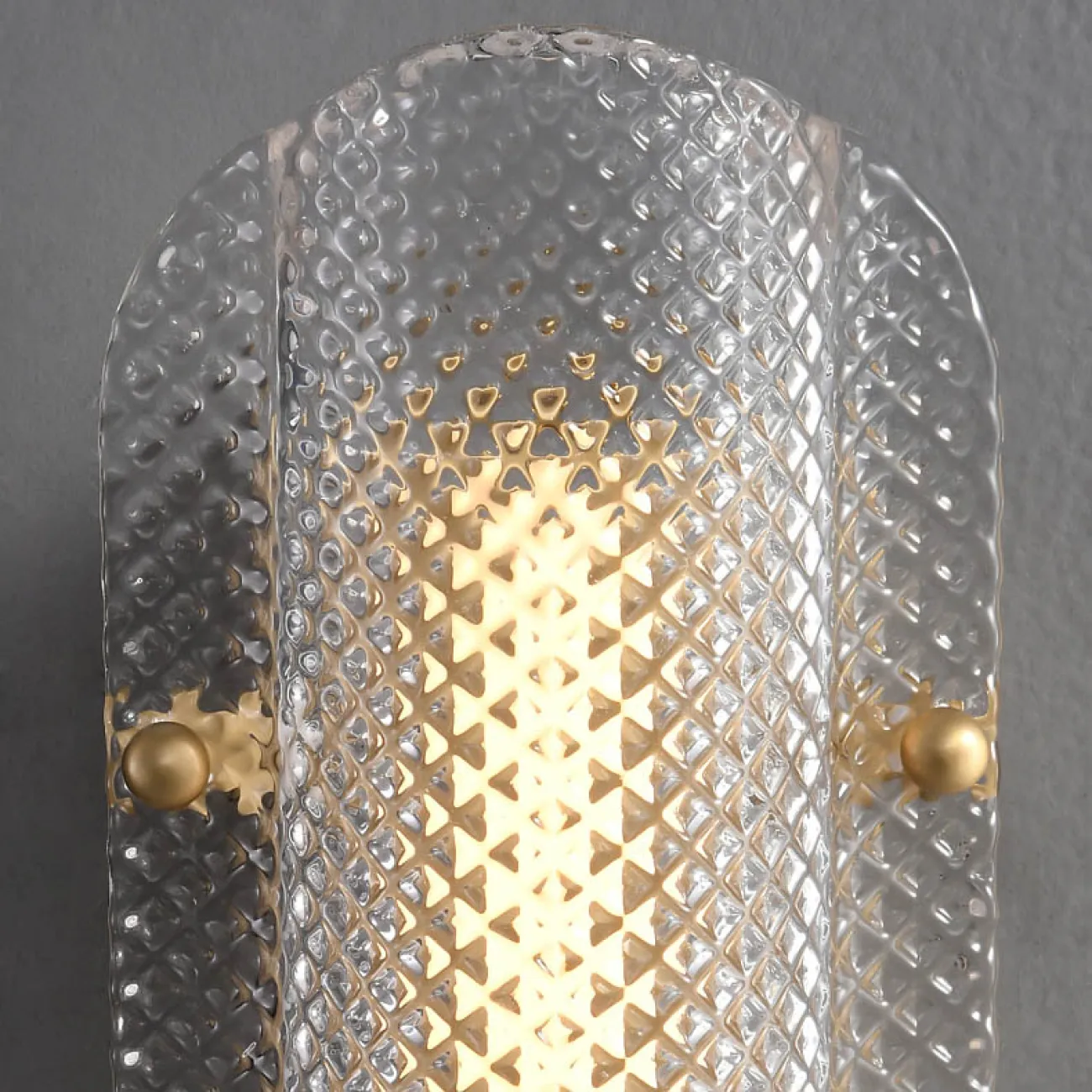 Настенный светодиодный светильник с изогнутым плафоном из стекла с панцирной поверхностью PENELOPE WALL