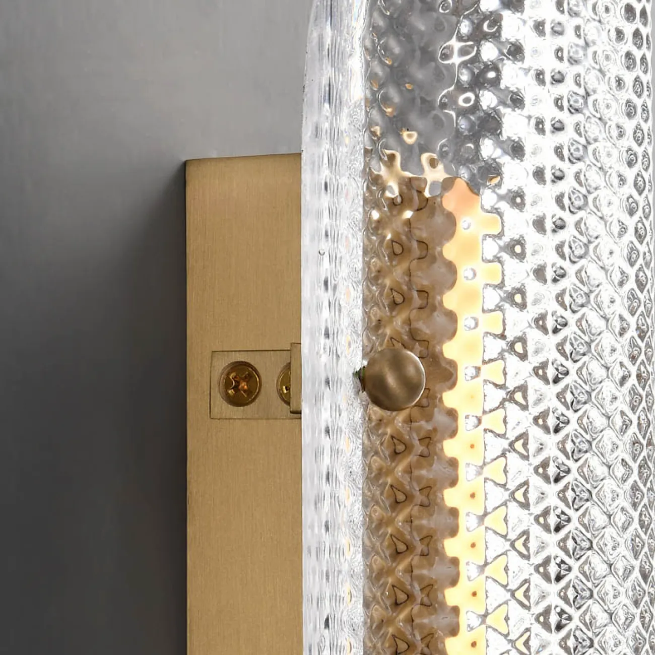 Настенный светодиодный светильник с изогнутым плафоном из стекла с панцирной поверхностью PENELOPE WALL