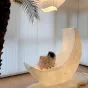 Дизайнерский напольный светильник в форме луны с рельефной поверхностью и на металлической стойке SONNI A
