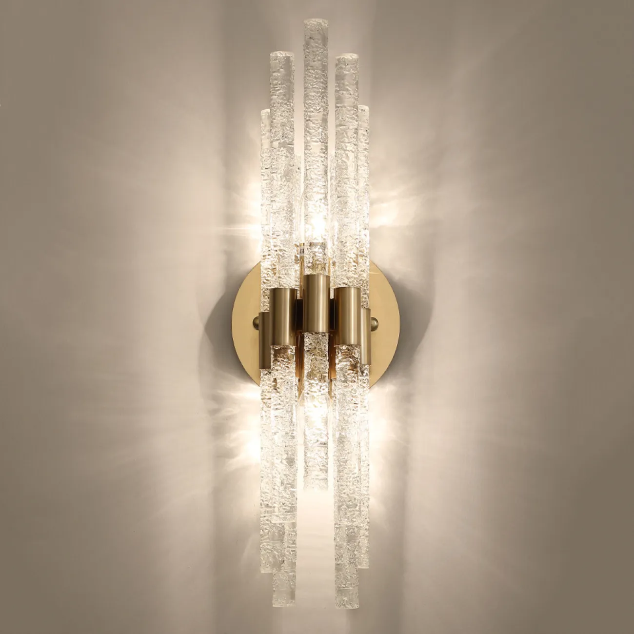 Серия настенных светильников с цилиндрическими плафонами из стекла, направленными в разные стороны TORM H60