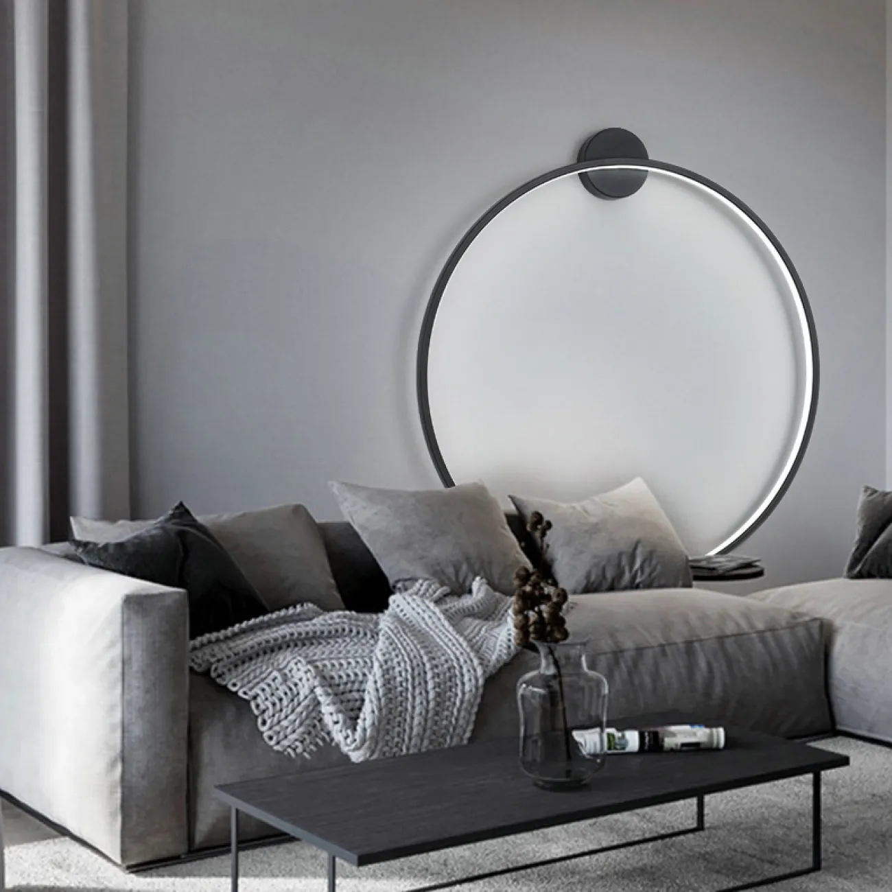 Серия настенных светильников в виде черных металлический колец разного диаметра с LED-подсветкой по контуру корпуса с круглым креплением GUARD B D80 4000К