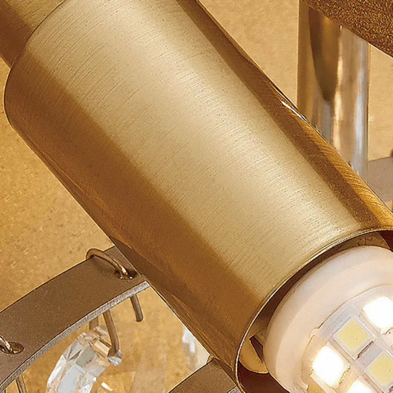 Настенный светодиодный светильник с хрустальными подвесками на основании в форме чаши с имитацией сусального золота ROALD